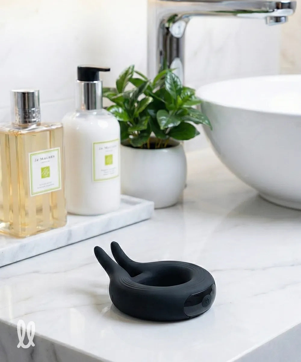 Vibrating penis ring for couples